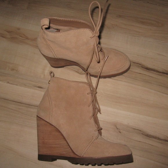 Michael Kors Wedge Boots - 9.5  M Tan Suede - Picture 2 of 7